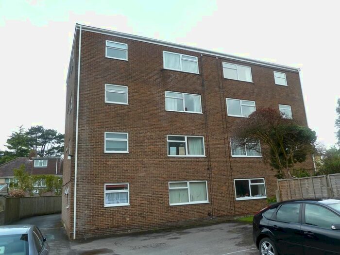 2 Bedroom Flat To Rent In Grosvenor Court Mill Road, Salisbury, Wiltshire, SP2