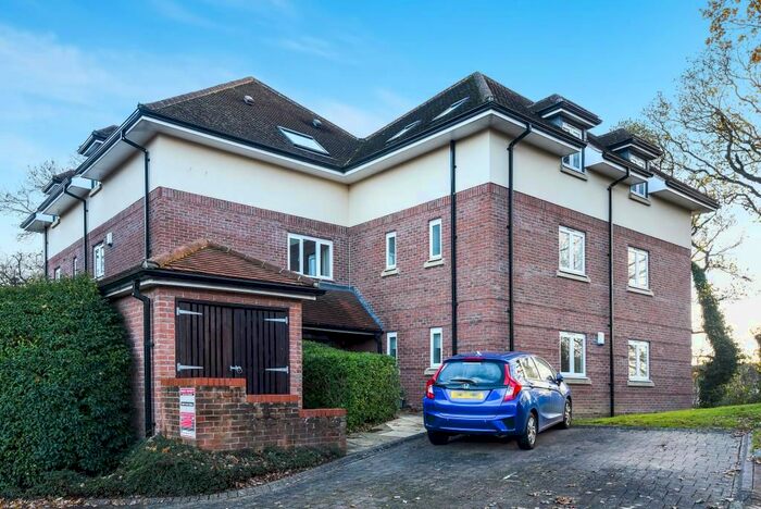 2 Bedroom Flat To Rent In Upper Meadow, Headington, OX3