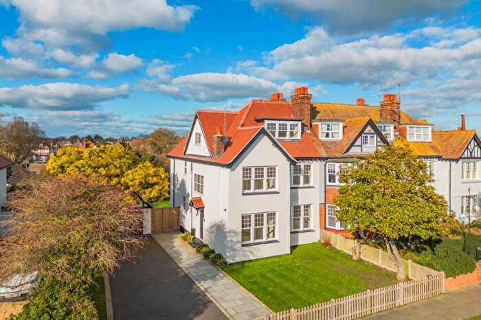 4 Bedroom House For Sale In Ashlyns Road, Frinton-on-sea, CO13