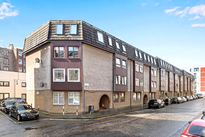 2 Bedroom Flat For Sale In Lochrin Place, Tollcross, Edinburgh, EH3