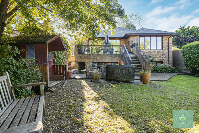 4 Bedroom Detached House For Sale In Gladeside, Winchmore Hill, London, N21