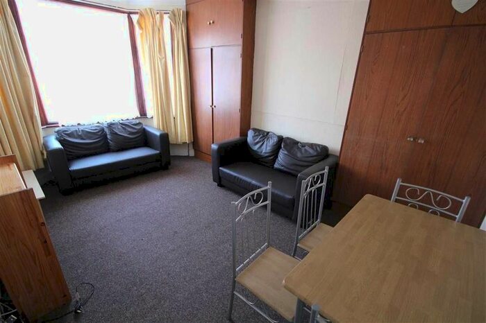 1 Bedroom Flat To Rent In Somerset Road, Harrow, HA1