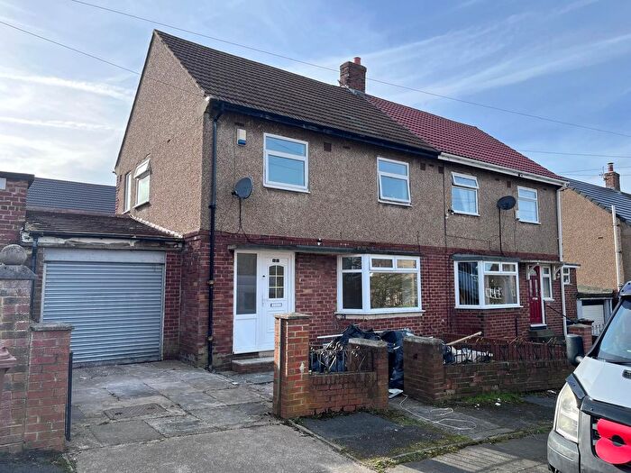 3 Bedroom Semi Detached House To Rent In Petersfield, SR4