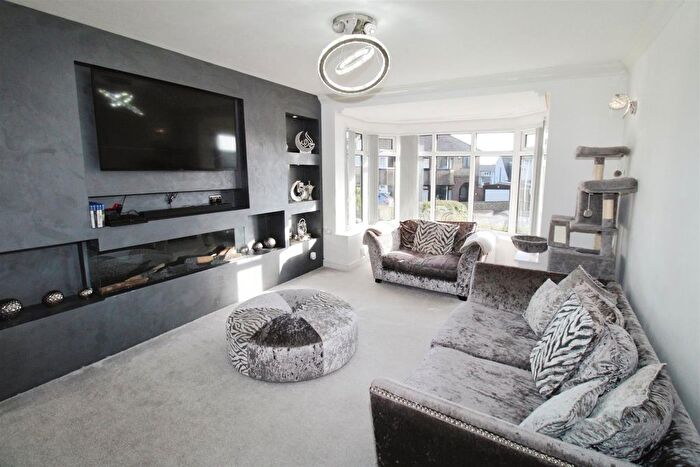 4 Bedroom Semi-Detached House To Rent In Lytham Drive, Queensbury, BD13