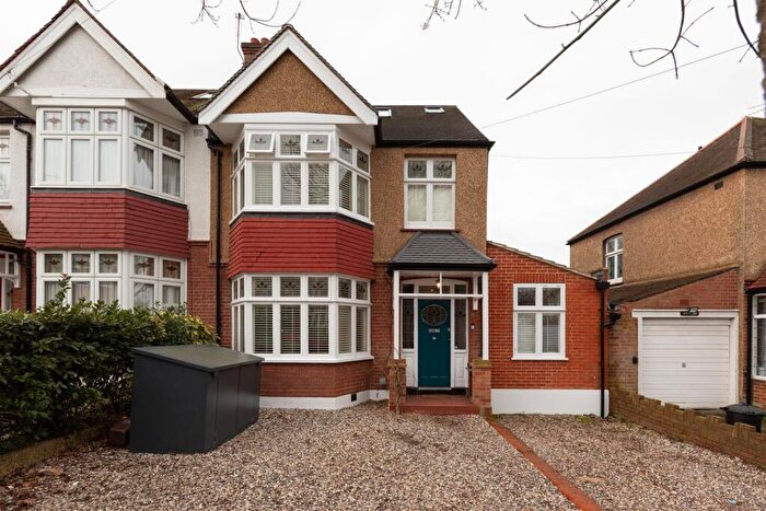 5 Bedroom End Of Terrace House For Sale In Oak Hill Crescent, Woodford Green, IG8
