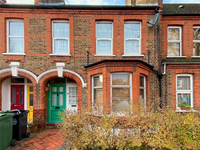 2 Bedroom Flat To Rent In Edward Road, Walthamstow, London, E17