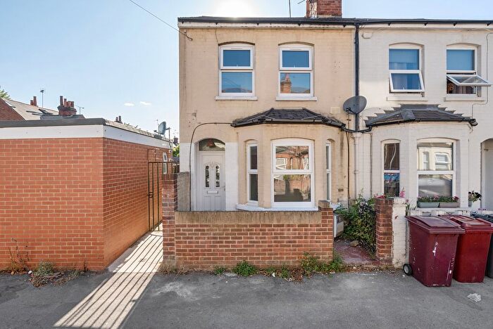 3 Bedroom Detached House To Rent In Elm Park Road, Reading, Berkshire, RG30