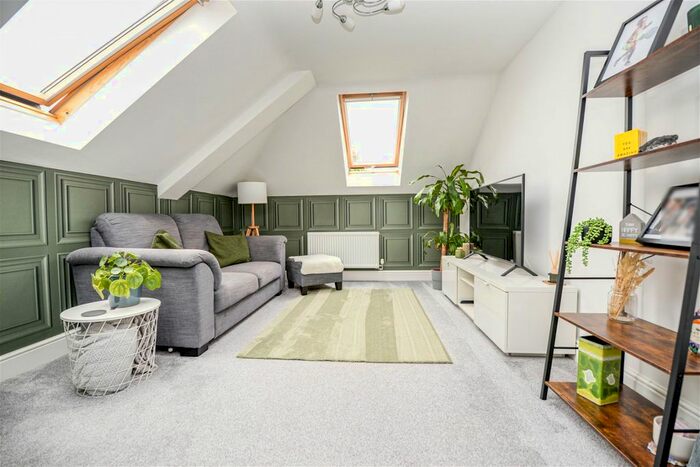 2 Bedroom Flat To Rent In Two Bedroom Luxury Apartment In Woolston, Southampton, SO19