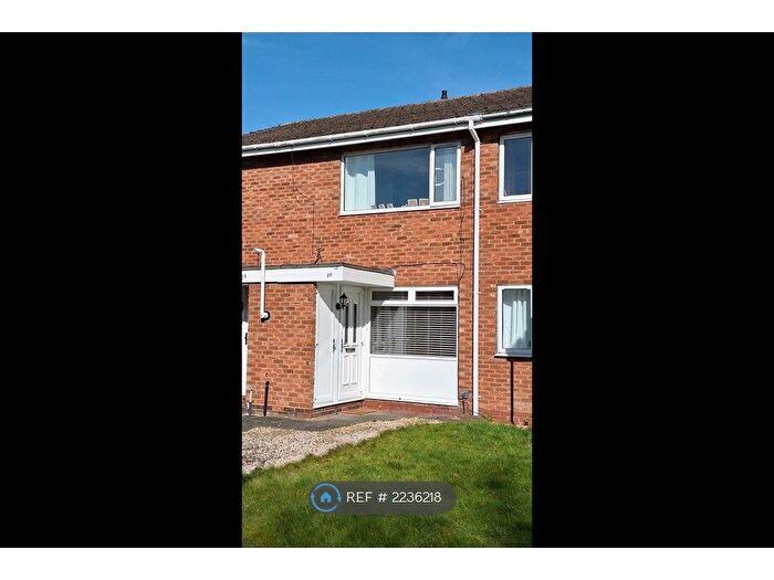 2 Bedroom Maisonette To Rent In Banbrook Close, Solihull, B92