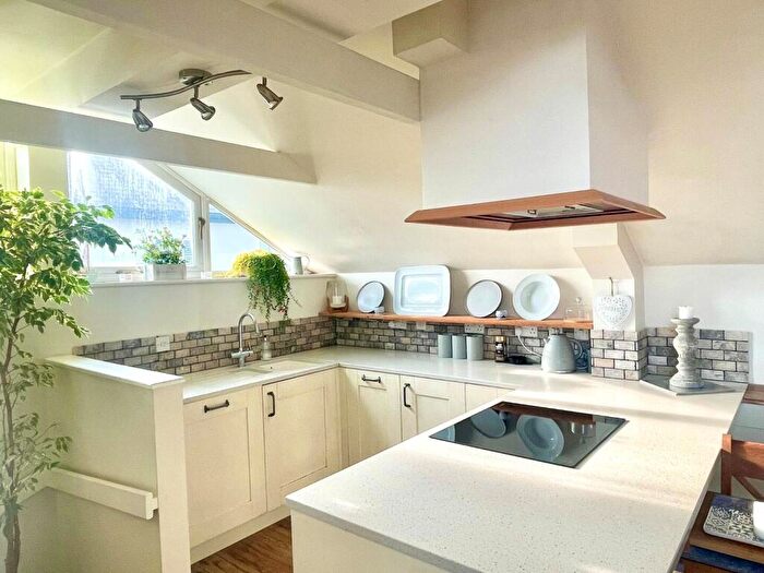 2 Bedroom Detached House For Sale In Bridge Street, Christchurch, Dorset, BH23