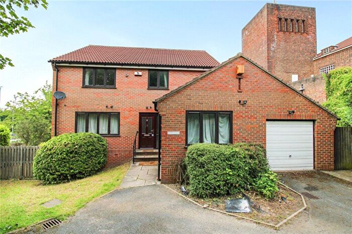 5 Bedroom Detached House For Sale In Houghley Lane, Leeds, West Yorkshire, LS13