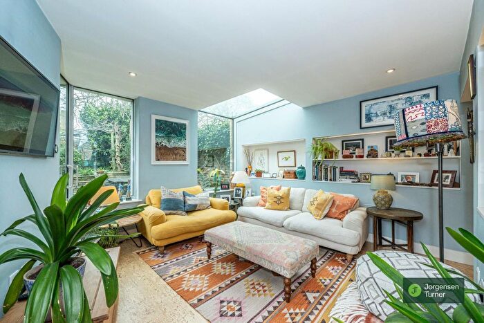 2 Bedroom Flat For Sale In Loftus Road, Shepherds Bush, W12