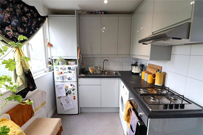 Apartment To Rent In Rose Glen, London, NW9