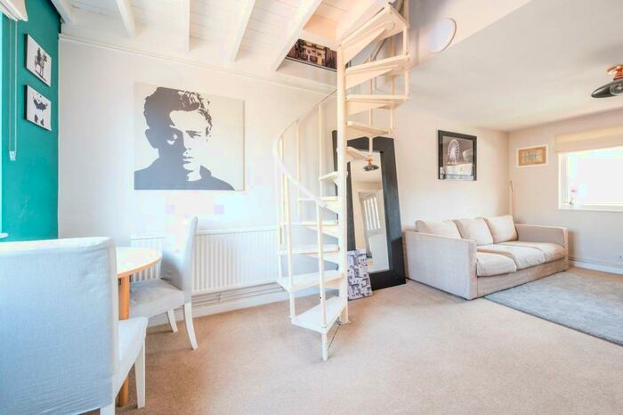 1 Bedroom Maisonette To Rent In East Smithfield, Wapping, London, E1W