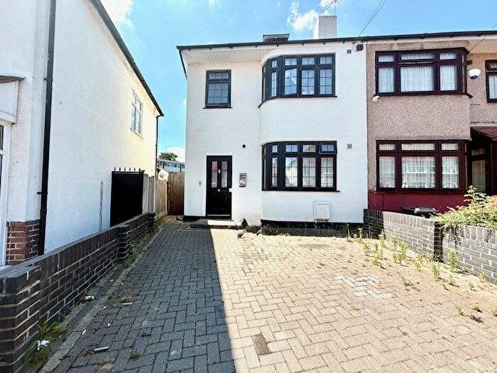 1 Bedroom Property To Rent In Ascot Close, Ilford, IG6