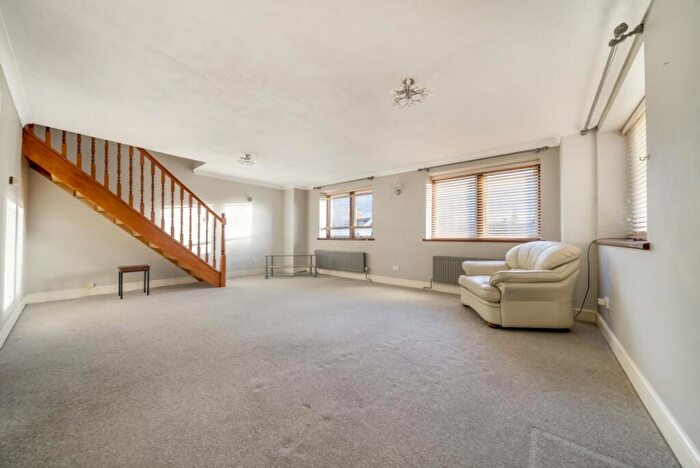 3 Bedroom Flat To Rent In Stanstead Road, London, SE23