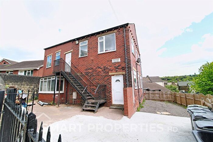 2 Bedroom Flat To Rent In Swan Lane, Lockwood, Huddersfield, HD1