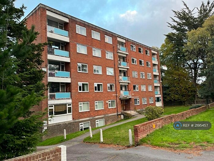 2 Bedroom Flat To Rent In Guildford Court, Bournemouth, BH4