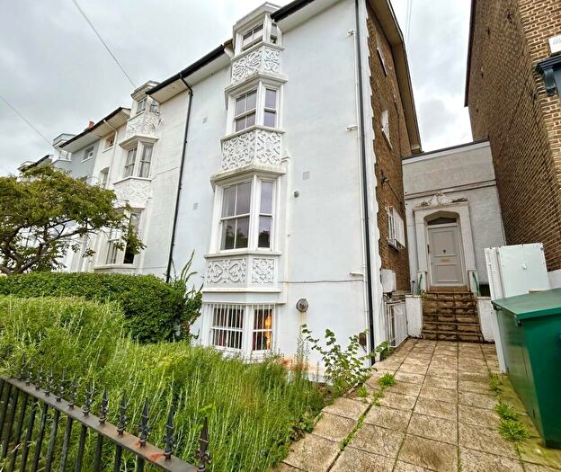 1 Bedroom House To Rent In Lyndhurst Way, Peckham, SE15