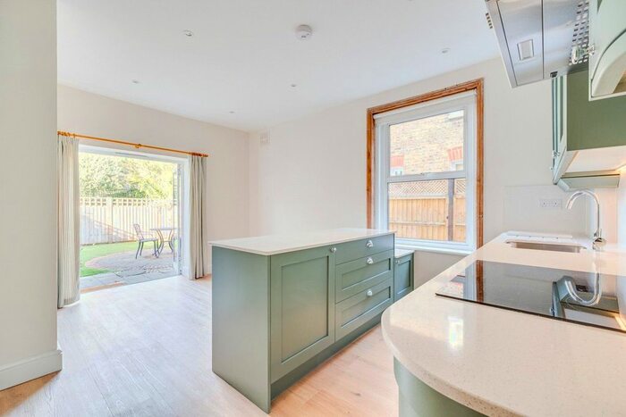 2 Bedroom Flat To Rent In Harbord Street, London, SW6