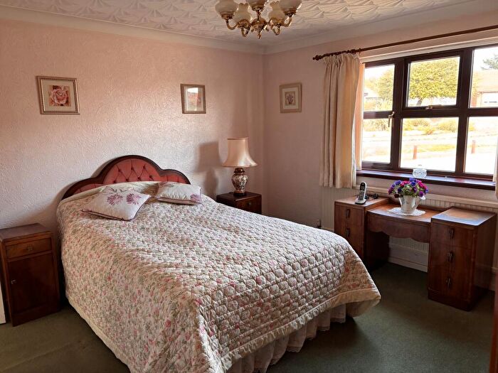 2 Bedroom Detached Bungalow For Sale In Andrews Place, Hunstanton, PE36