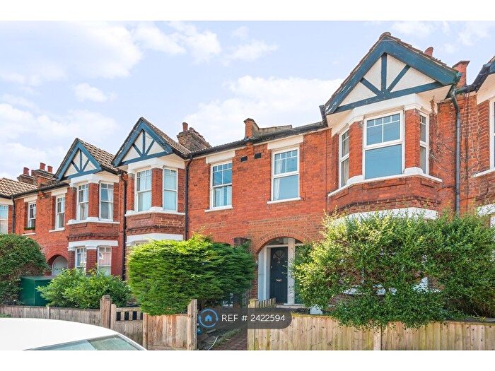 2 Bedroom Flat To Rent In Godstone Road, St Margarets, TW1