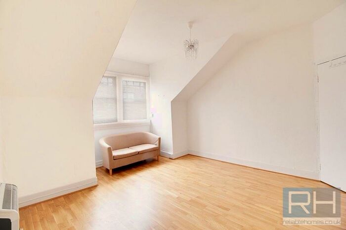 Studio To Rent In Hillfield Avenue, Crouch End, London, N8