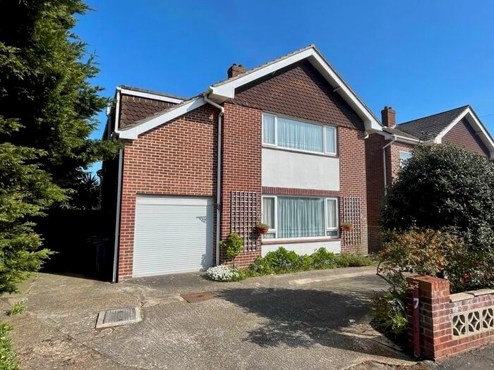 5 Bedroom Detached House To Rent In Suntrap Gardens, Sea Front, Hayling Island, PO11