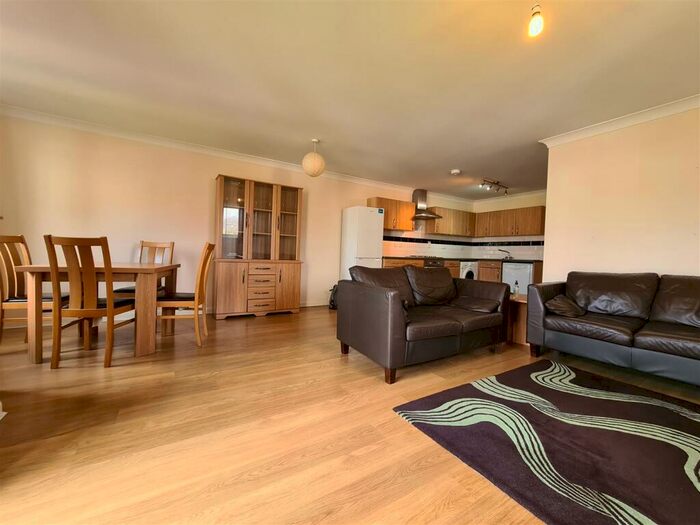 2 Bedroom Flat To Rent In Flat, Abbeyfields, Peterborough, PE2