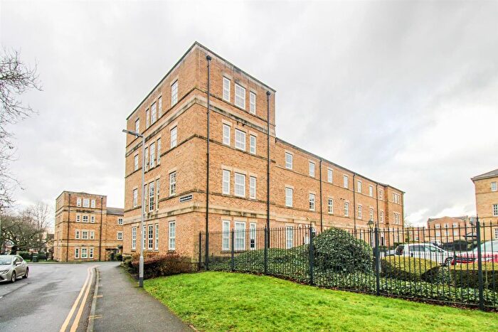 1 Bedroom Flat For Sale In Beven Grove, Wakefield, WF1