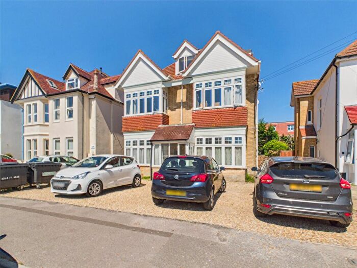2 Bedroom Apartment For Sale In Stourcliffe Avenue, Bournemouth, Dorset, BH6