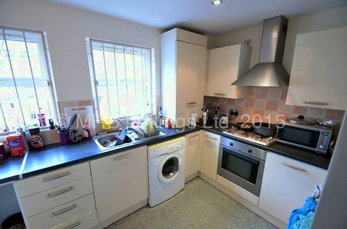 5 Bedroom Flat To Rent In Flat, Welton Road, Leeds, LS6