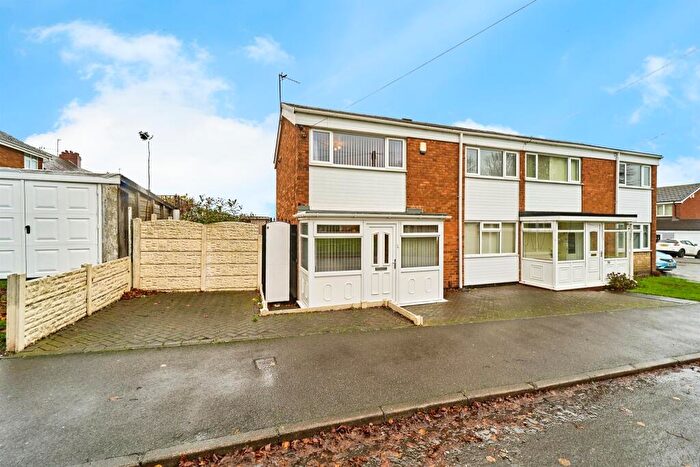 3 Bedroom Semi-Detached House For Sale In Rydding Square, West Bromwich, B71