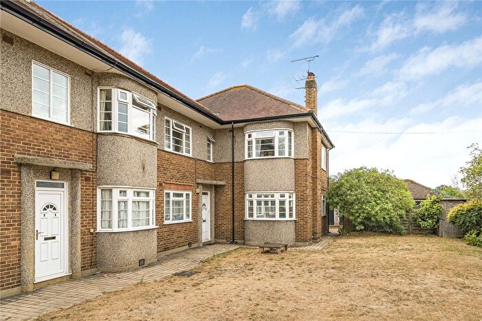 2 Bedroom Flat For Sale In Kingston Close, Teddington, TW11