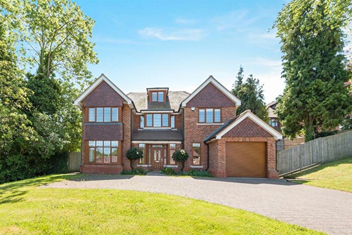 5 Bedroom Detached House To Rent In High Oaks Close, Coulsdon, Surrey, CR5