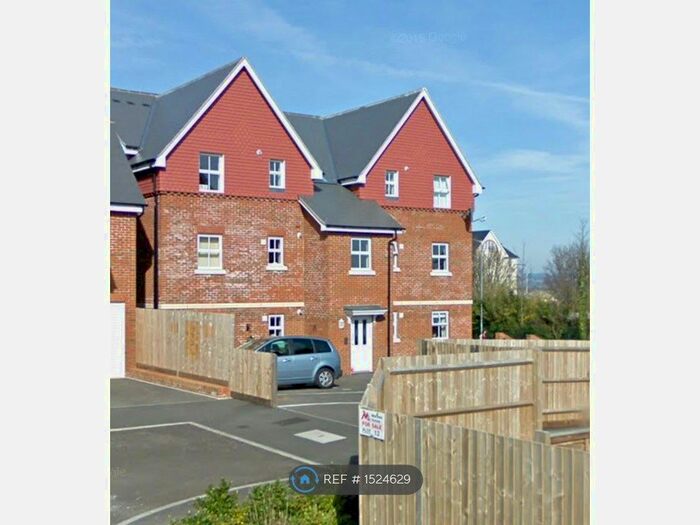 2 Bedroom Flat To Rent In Nazarth Close, Bexhill, TN40