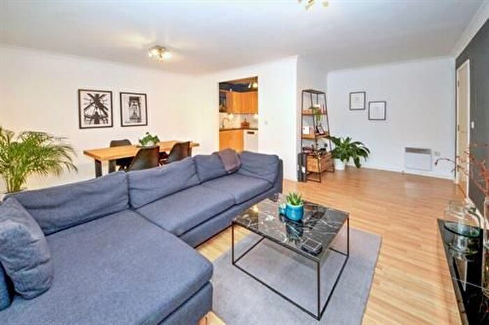 2 Bedroom Flat To Rent In Flat, Lantern Court, A Winchmore Hill Road, London, N14
