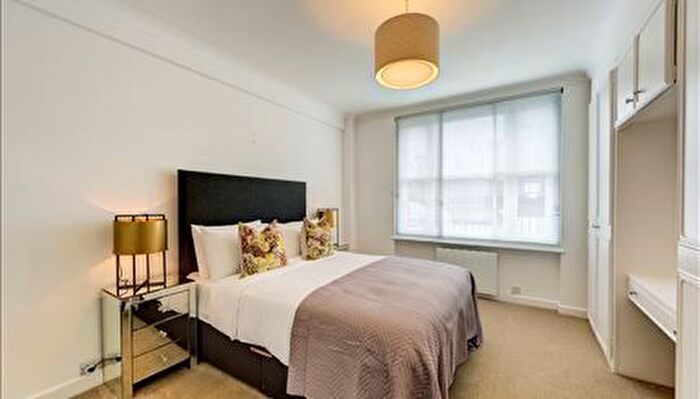 2 Bedroom Flat To Rent In Hill Street, London, W1J