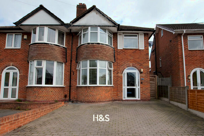 3 Bedroom Semi-Detached House To Rent In Geoffrey Road, Shirley, B90