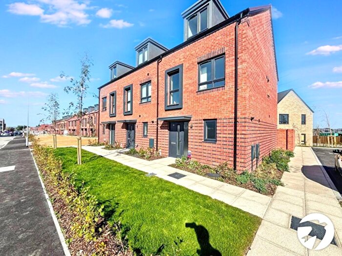 3 Bedroom End Of Terrace House To Rent In Scotney Drive, Dartford, Kent, DA9