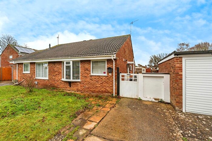 2 Bedroom Semi-Detached Bungalow For Sale In Caledonia Drive, Dibden, Southampton, SO45