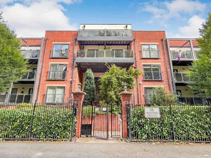 2 Bedroom Flat To Rent In Highmarsh Crescent, Manchester, Greater Manchester, M20