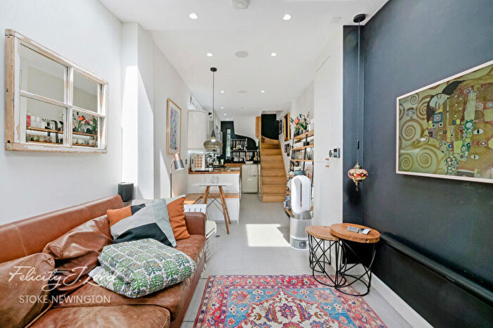 2 Bedroom End Of Terrace House For Sale In Lidfield Road, London, N16