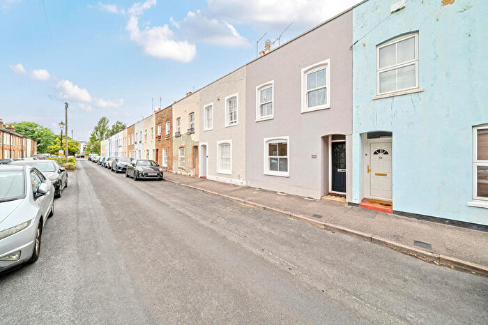 2 Bedroom Terraced House For Sale In Albert Street, Windsor, SL4