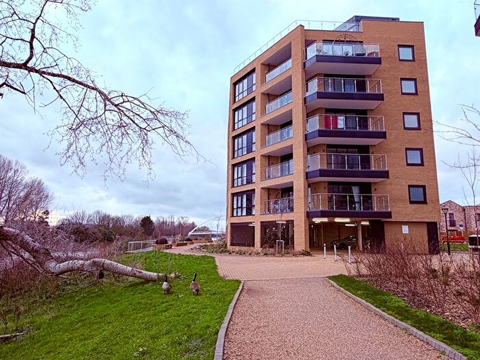 2 Bedroom Flat For Sale In Trent Lane, Nottingham, NG2