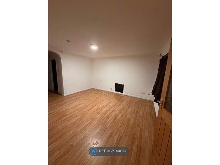 3 Bedroom Terraced House To Rent In Woodrush Way, Romford, RM6