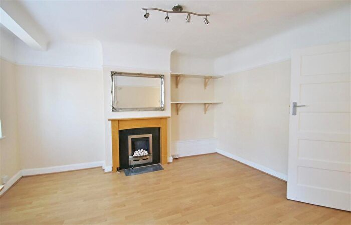 2 Bedroom Maisonette To Rent In York Close, Morden, SM4