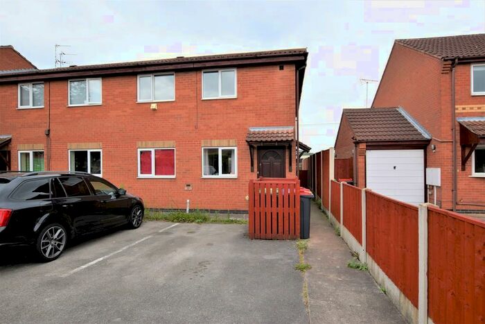 2 Bedroom Apartment To Rent In Flat Robin Hood Court, Covert Close, Hucknall, NG15