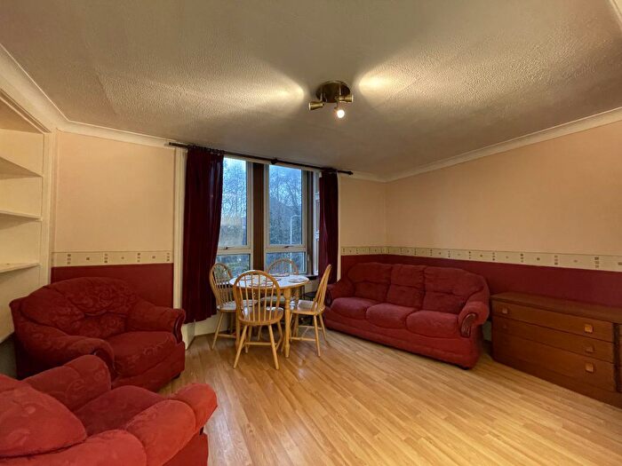 2 Bedroom Flat To Rent In Dens Road, Dundee, DD3