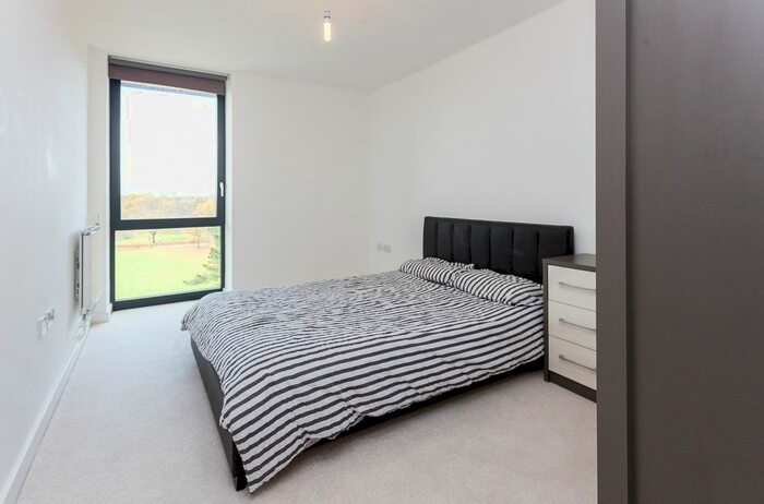 1 Bedroom Flat To Rent In Cranston Court, Bloemfontein Road, White City, Shepherds Bush, W12